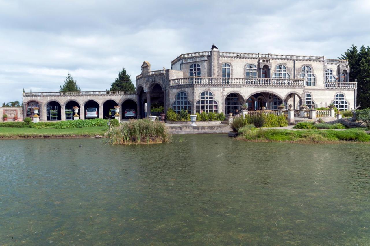Bygracealone Manor Hotel Outeniekwa Luaran gambar