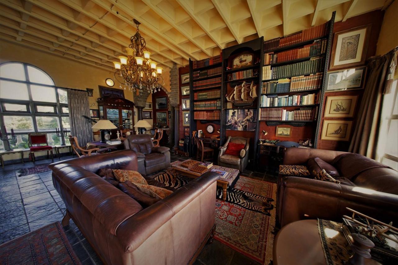 Bygracealone Manor Hotel Outeniekwa Luaran gambar