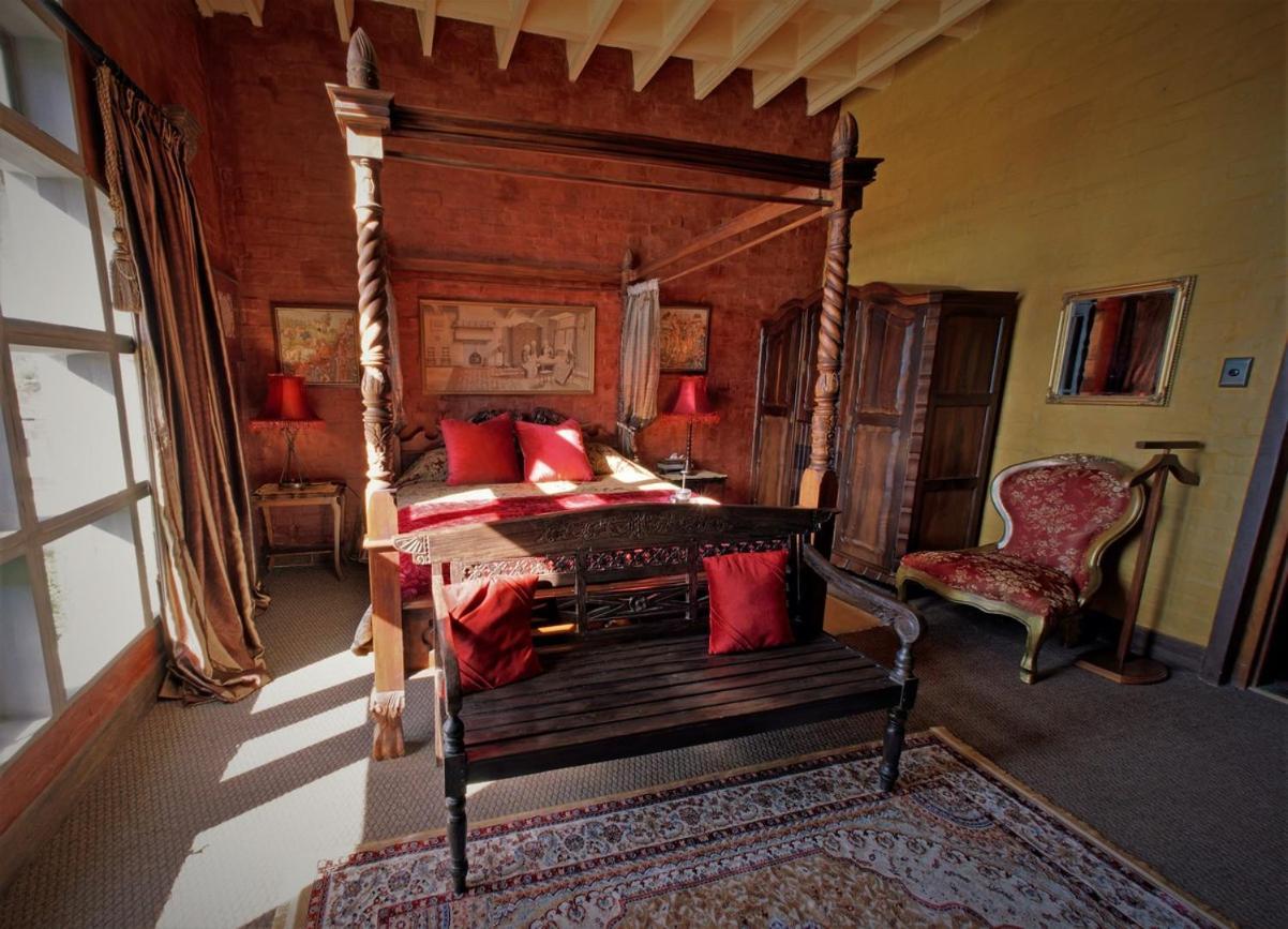 Bygracealone Manor Hotel Outeniekwa Luaran gambar