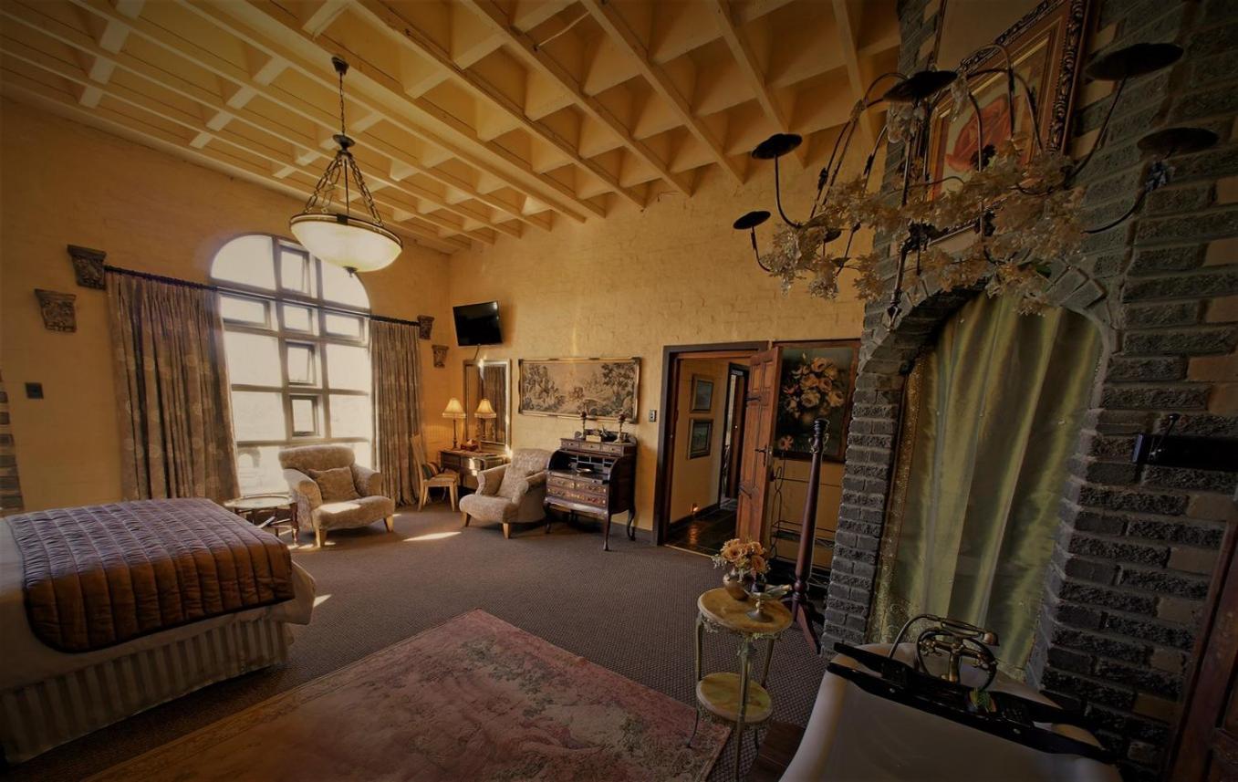 Bygracealone Manor Hotel Outeniekwa Luaran gambar