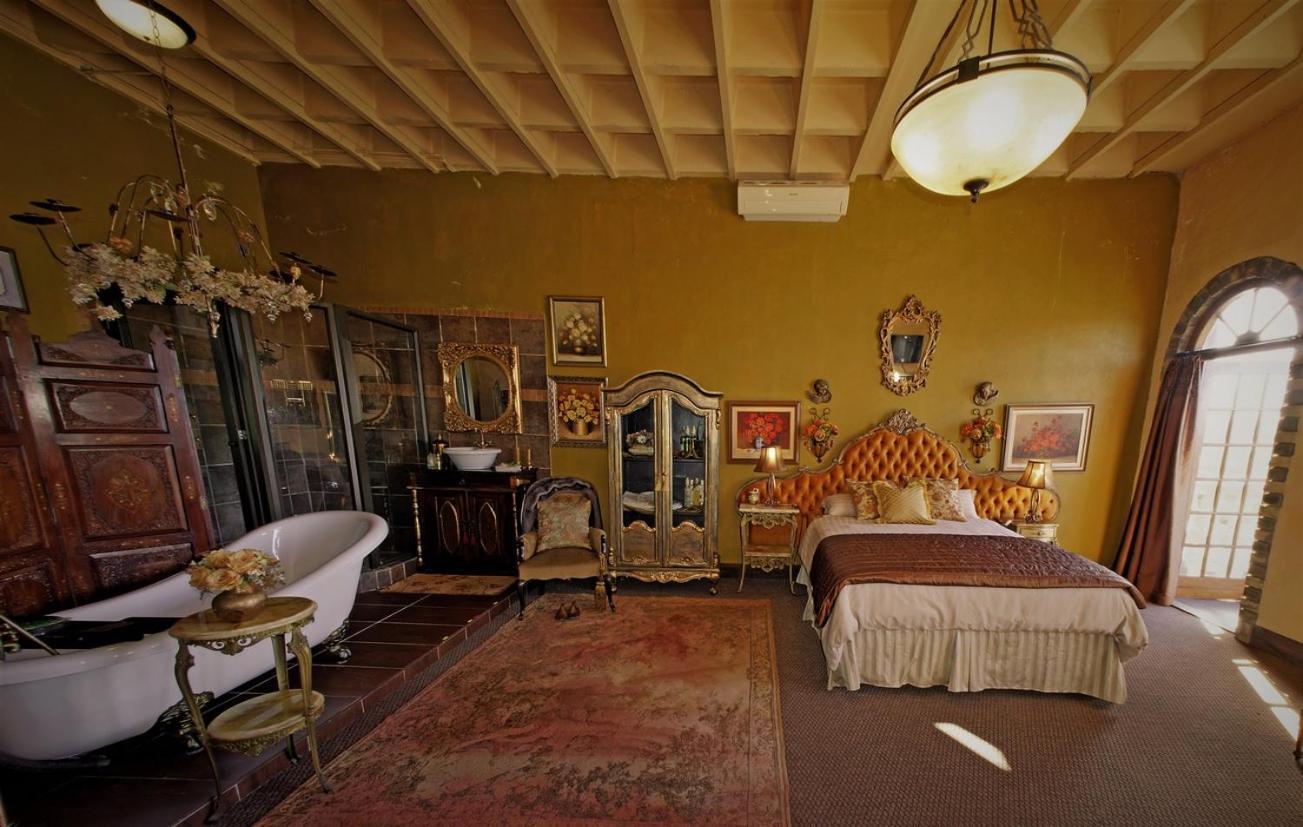 Bygracealone Manor Hotel Outeniekwa Luaran gambar