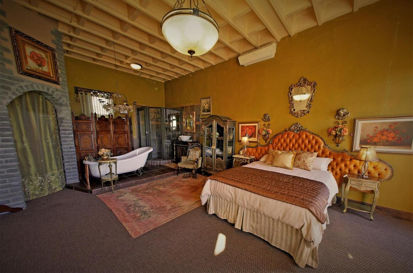 Bygracealone Manor Hotel Outeniekwa Luaran gambar