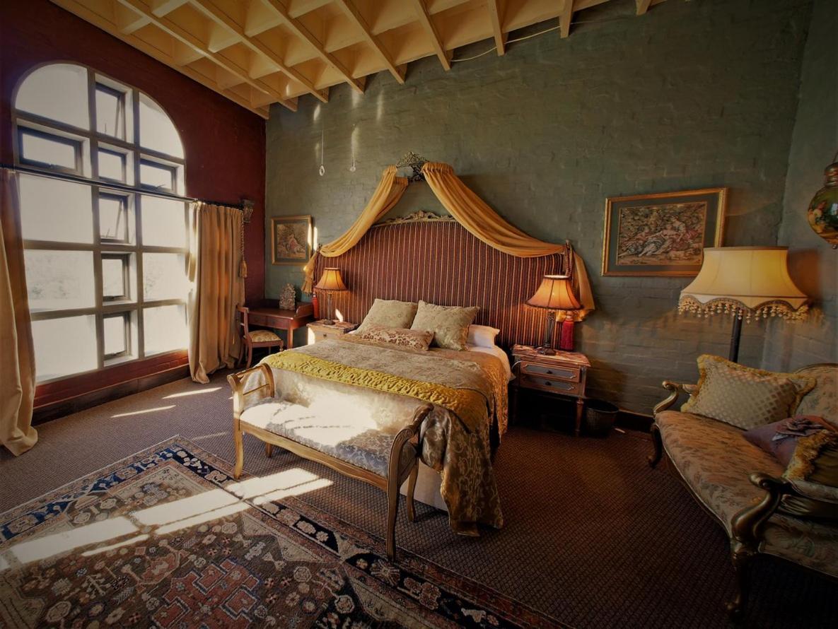 Bygracealone Manor Hotel Outeniekwa Luaran gambar