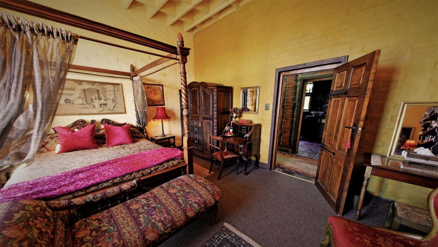 Bygracealone Manor Hotel Outeniekwa Luaran gambar