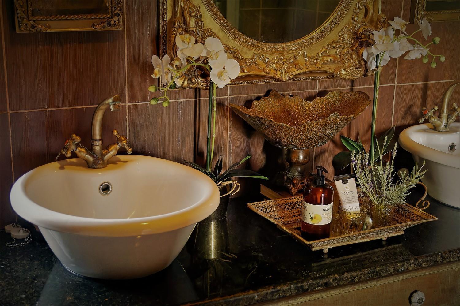 Bygracealone Manor Hotel Outeniekwa Luaran gambar