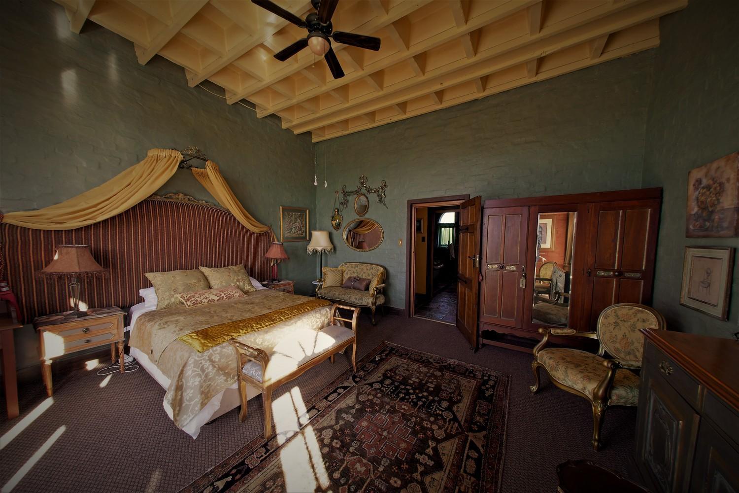 Bygracealone Manor Hotel Outeniekwa Luaran gambar