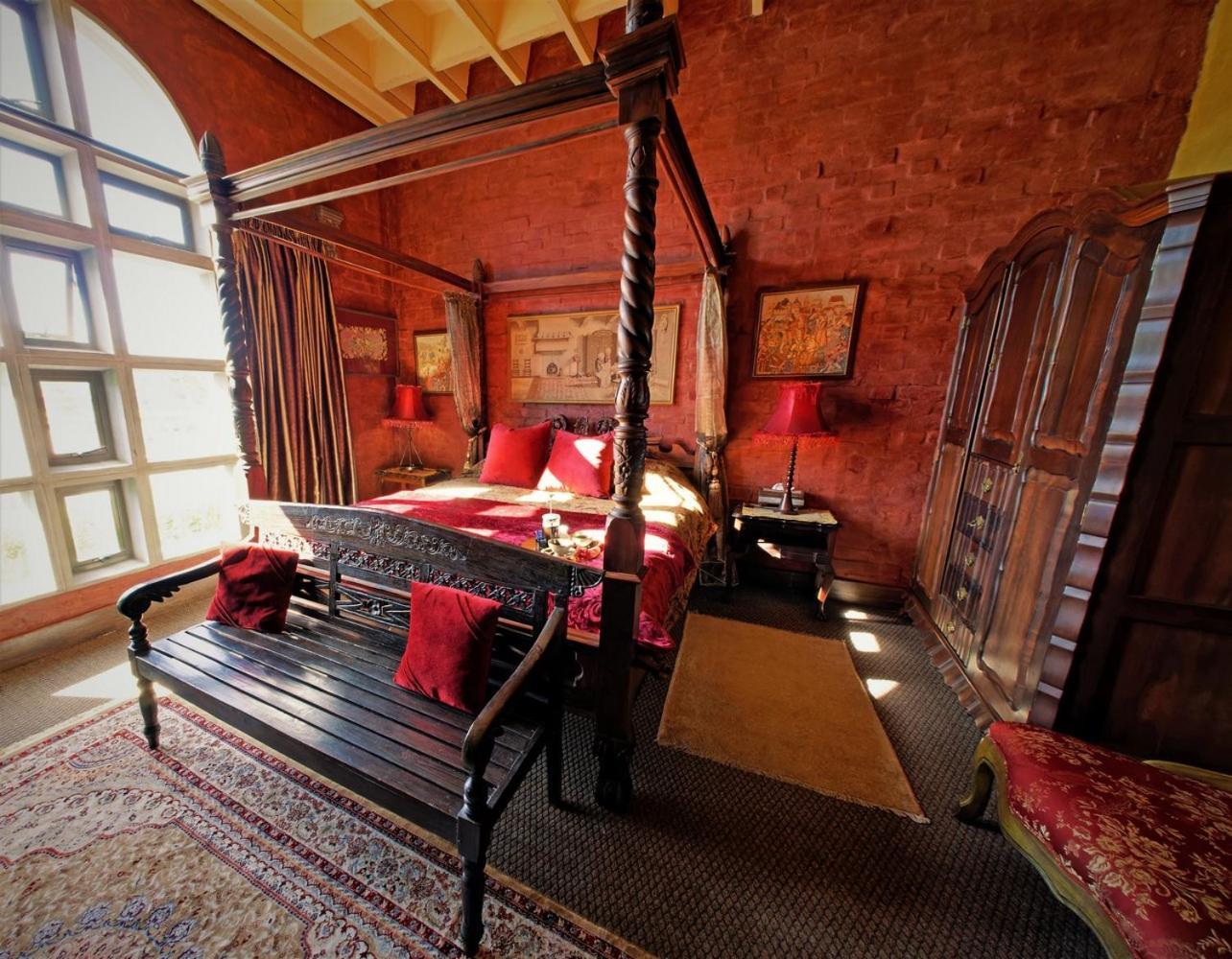 Bygracealone Manor Hotel Outeniekwa Luaran gambar