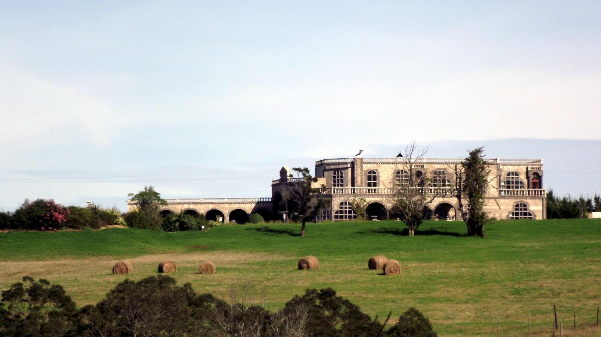 Bygracealone Manor Hotel Outeniekwa Luaran gambar